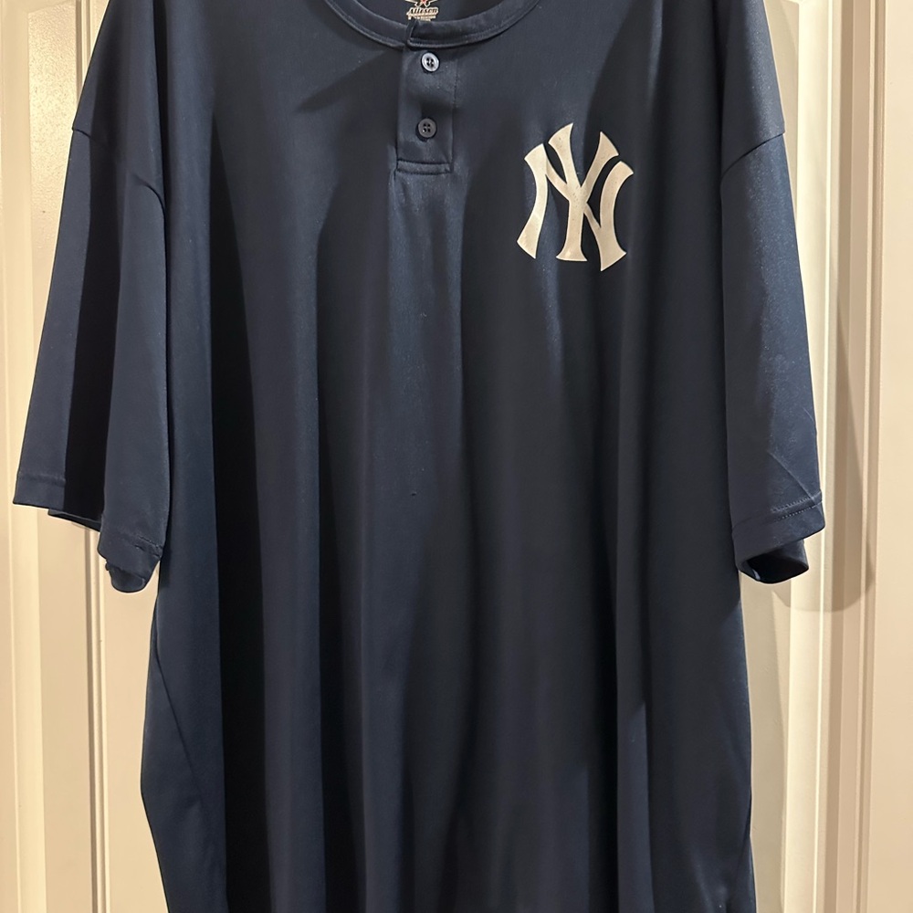 New York Yankees Navy Blue Shirt